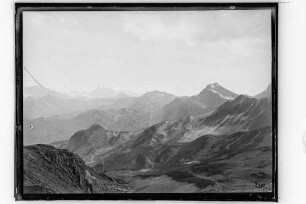 Alpenpanorama mit Blick auf den Piz Mondin [= Piz Mundin]