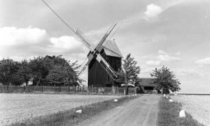 Bad Lausick-Ballendorf. Blick zur Bockmühle, Baujahr 1684 (Wiederaufbau nach Sturm 1835)