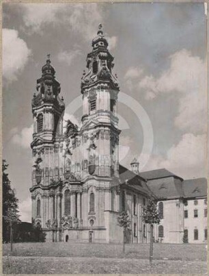 Doppelturmfassade der Klosterkirche Grüssau von SW