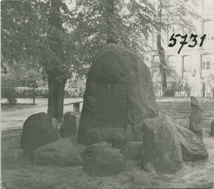 Altona: Zeise-Denkmal auf dem Heiligengeistfriedhof an der Königsstraße.
