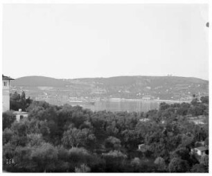 Villefranche/ Frankreich: Cleveland in der Bucht. Blick in Bucht mit Passagierdampfer Cleveland