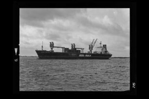 Blue Master (1971), Frachtschiff, Macs Maritime Carrier Shipping GmbH & Co., Hamburg, Singapore, Bau-Nr. 294