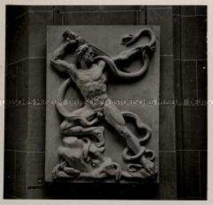 Paris, Bildhauer Professor Arno Breker, Relief "Der Rächer"
