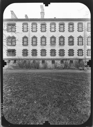Meiningen, Schloßplatz 1. Schloß Elisabethenburg (1682-1692). Corps de logis von Nordwest (Teilansicht)