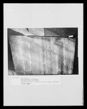 Grabplatte mit eingeritzter Figur, Unterpartie