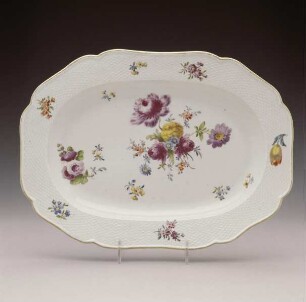 Platte mit Blumendekor und Ozier-Muster