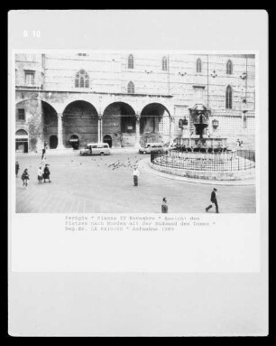 Palazzo dei Priori / Palazzo Comunale — Nordfassade — Altan