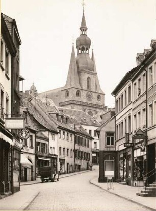 Sankt Wendel, Luisenstraße. Blick zur Wallfahrtskirche