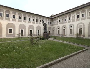 Santa Scolastica, Erster Kreuzgang