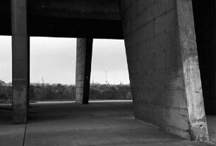Berlin: Le Corbusier-Haus; Stützen mit Durchblick