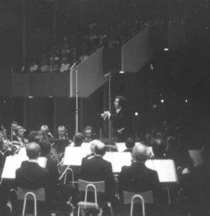Konzert der Dresdner Philharmonie unter Leitung von Johannes Winkler (S. Kurz: Aufenthalt auf Erden; Klavierkonzerte von Skrjabin und Tschaikowski). Kulturpalast Dresden, 24.09.1976