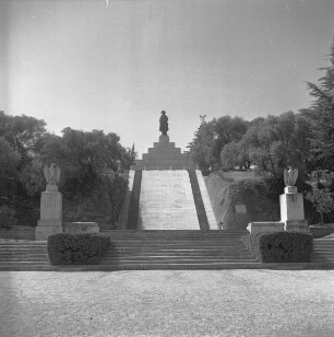 Napoléon-Denkmal (Napoléon als Jägeroberst)