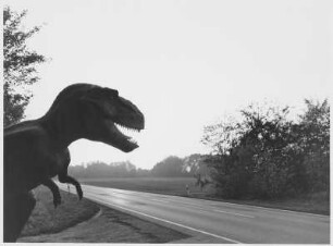 Deutschland. Vermutlich Einfahrt zum Dinosaurierland auf der Insel Rügen mit Tyrannosaurus Rex-Figur