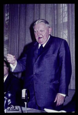Erhard in Berlin 6.10.64.