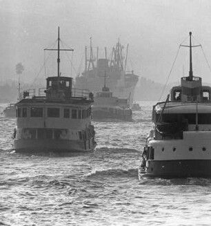 Hamburg. Hafen. Fähren im Einsatz