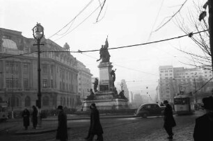 Bukarest: Piata Bratianu mit Blick in den Boulevard B[ratianu]