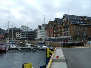 Tromsö: Hafen mit Wohn- und Geschäftsbebauung