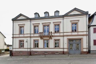 Wohnhaus; Friedrichsdorf, Hugenottenstraße 97