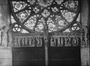 Mittleres Westportal — Türsturz