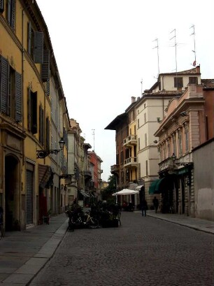 Parma: Straßenzug der Altstadt