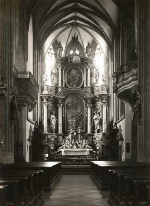 Kutná Hora (Kuttenberg). St. Jakobskirche (beg. um 1320, Weihe um 1380). Mittelschiff, Blick zum Altar