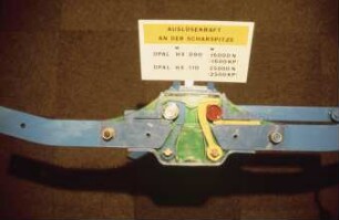 Schemazeichnung: Bodenbearbeitungsgerät, Volldrehpflug, Steinsicherung