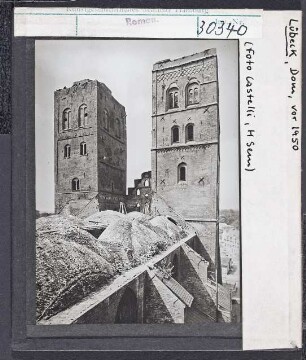 Lübeck: Dom, Türme und Gewölbe ohne Dachstuhl, Zustand vor 1950