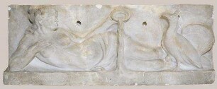 Liegende Frau mit Pfau