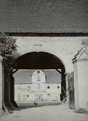 Torhaus mit Durchfahrt