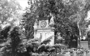 Zittau. Grabmal Scholze, Olbersdorf, auf dem Frauenfriedhof