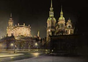 Dresden-Altstadt, Theaterplatz am Abend. Blick zu Katholischer Hofkirche, Residenzschloss mit Hausmannsturm und Altstädter Wache