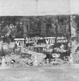 Hinterhof mit Graffiti