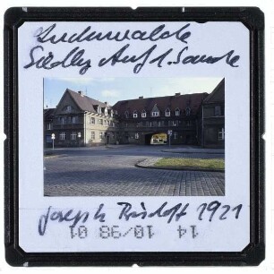 Luckenwalde, Siedlung "Auf dem Sande" : Gebäude mit Tor zur Rudolf-Breitscheid-Straße