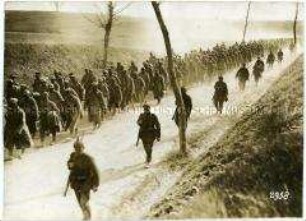 Marsch kriegsgefangener französischer Soldaten