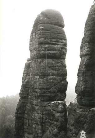 Sächsische Schweiz, Schrammsteine. Jungfer. Seilschaft Ehrhardt Renger im oberen Teil der Ostkante (VIIc)