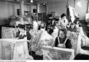 Frauenschule Osterberg, Betriebsgruppe des Demokratischen Frauenbundes Deutschlands (DFD) der Dresdner Gardinen- und Spitzenmanufaktur
