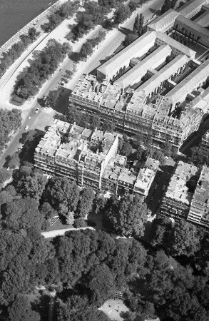 Paris: Eiffelturm, Blick von der Spitze, Dächer unten