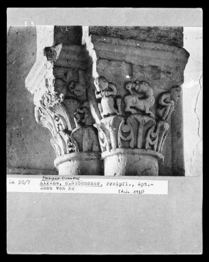 Kapitell mit Palmetten und Grotesken