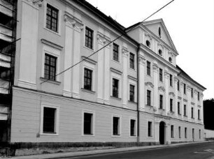 Minoritenkloster — Westflügel