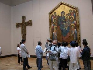 Paris. Louvre. Abteilung italienische Malerei mit japanischen Touristen