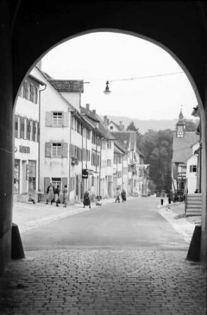 Mühlheim (Donau): Blick durch das Stadttor