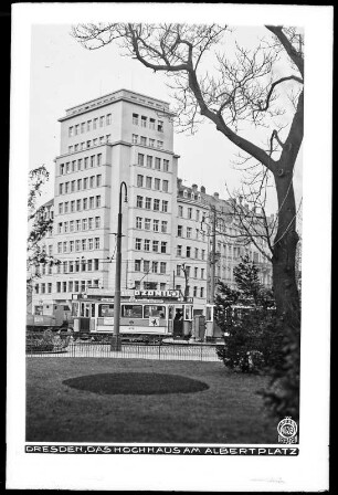 Dresden-Neustadt, Hochhaus am Alberplatz mit Straßenbahn