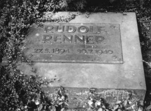 Grabplatte für Rudolf Renner : Grabplatte für Rudolf Renner. Sandstein, Metall (ab 1940). Dresden-Trachau, Heidefriedhof