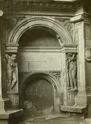 Schloßstraße : Dresden, Residenzschloss, Großer Schlosshof, Wendelstein in der Nordwestecke, Erdgeschoß, linke Arkade