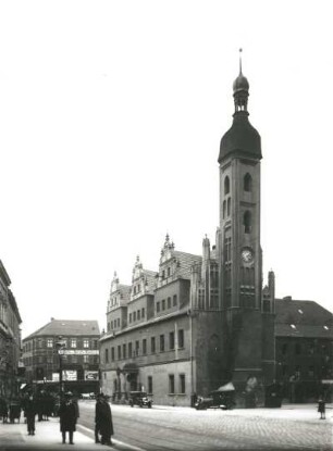 Guben, Rathaus : Guben (Gubin/Polen). Rathaus. Straßenansicht mit Turm und Haupteingang