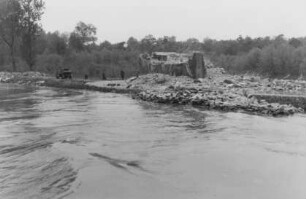 Beseitung zerstörter Bunker am Rhein im Bereich Karlsruhe