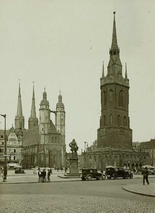 Halle, Marktplatz : Halle. Marktplatz mit der Marienkirche, dem Rotem Turm und dem Händel-Denkmal