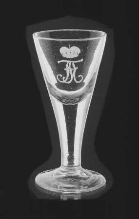Stengelglas (mit FA-Monogramm unter Kurhut) aus Schloß Moritzburg