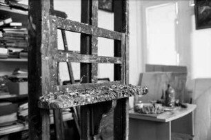 Atelier Werner Haselhuhn III : Staffelei im Atelier des Künstlers Werner Haselhuhn
