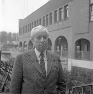 Nickel: Mühlenstraße / Lübecker Straße: Kaufhaus: Firmenchef Gerhard Nickel: Travearm, Geländer von Fußgängerbrücke: hinten Nickel-Center, Rückfront von Gebäudetrakt an Lübecker Straße
